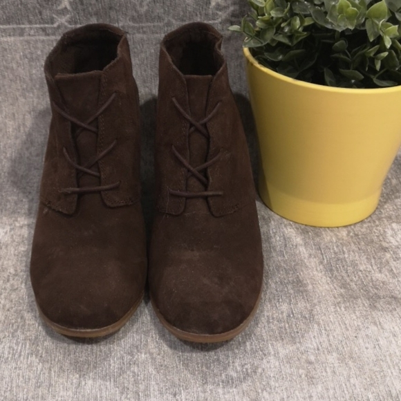 TOMS Lunata Suede Lace-up Boots - Picture 3 of 5
